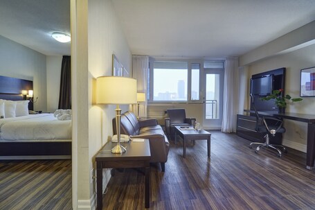 Town Inn Suites Hotel - Image 4