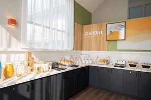 Free daily continental breakfast 