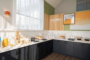 Free daily continental breakfast