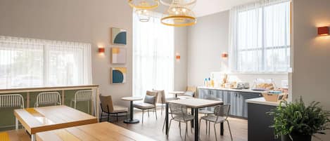 Free daily continental breakfast