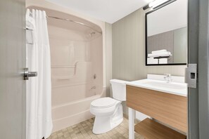 Bathroom shower - Spark by Hilton Toronto Markham (Markham)