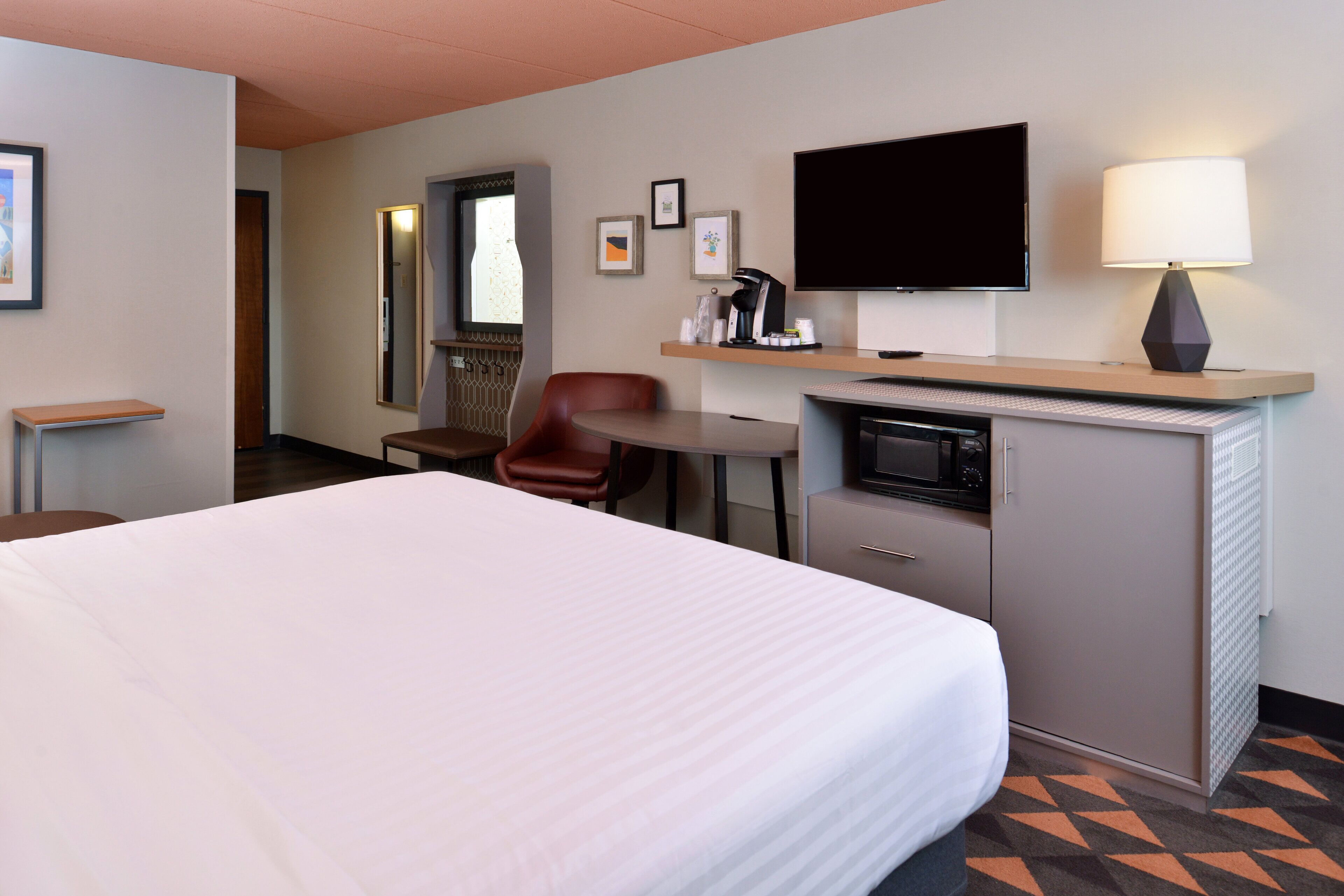 Standard Room, 1 King Bed | In-room safe, desk, iron/ironing board, free cots/infant beds