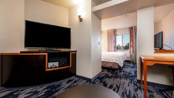 Down duvets, in-room safe, desk, laptop workspace