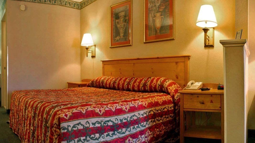 Desk, iron/ironing board, rollaway beds, free WiFi