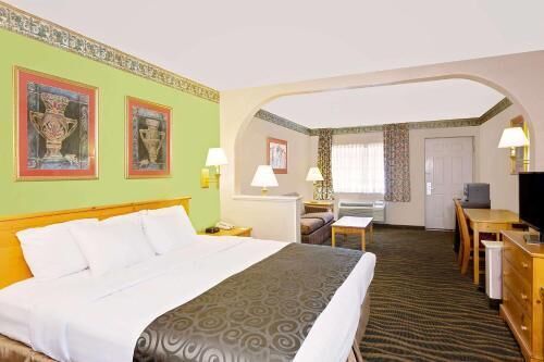 Desk, iron/ironing board, rollaway beds, free WiFi