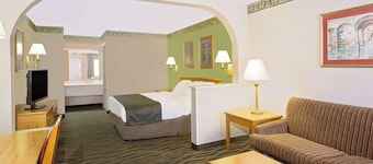 Days Inn & Suites by Wyndham Starkville
