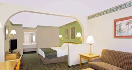 Days Inn & Suites by Wyndham Starkville
