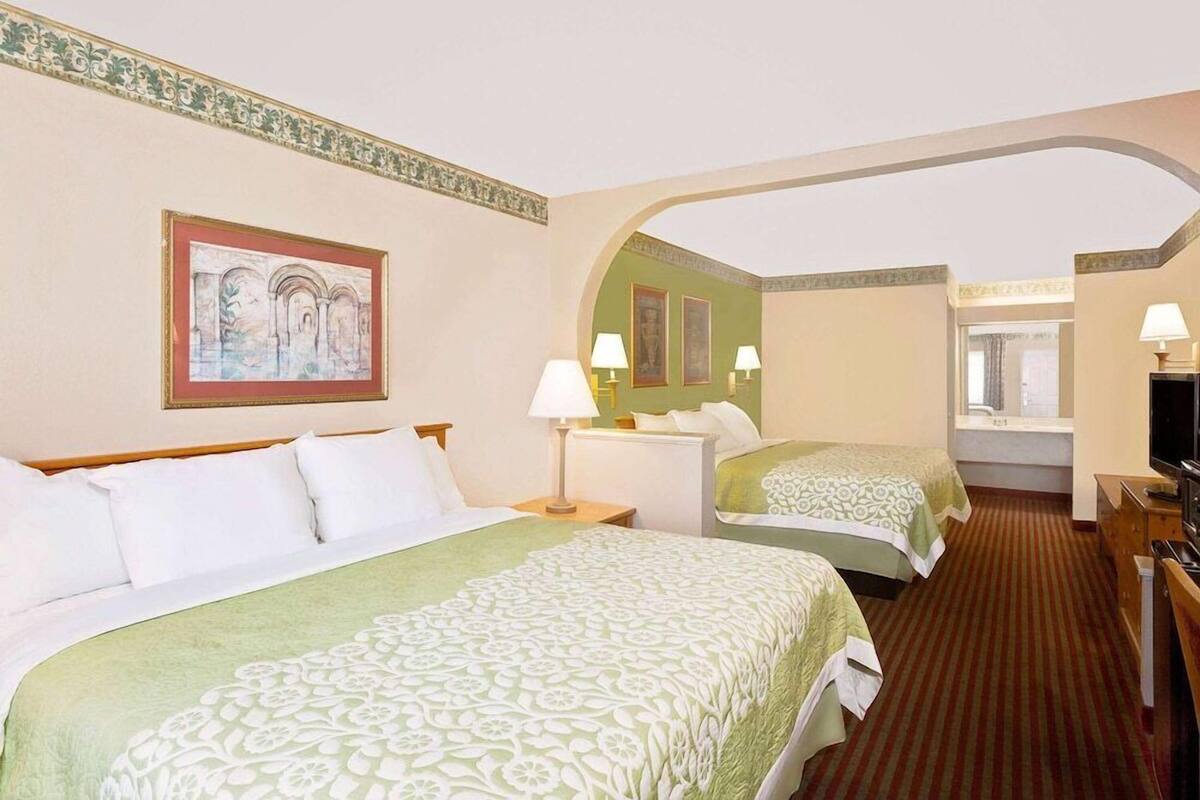 Desk, iron/ironing board, rollaway beds, free WiFi