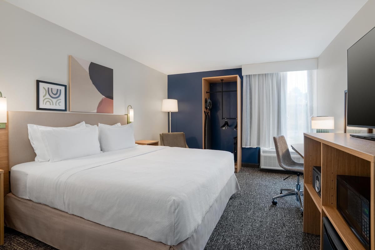 Bureau, espace de travail pour ordinateur portable, rideaux occultants