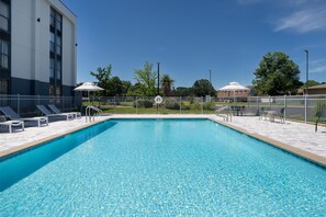 Piscine extérieure (ouverte en saison)