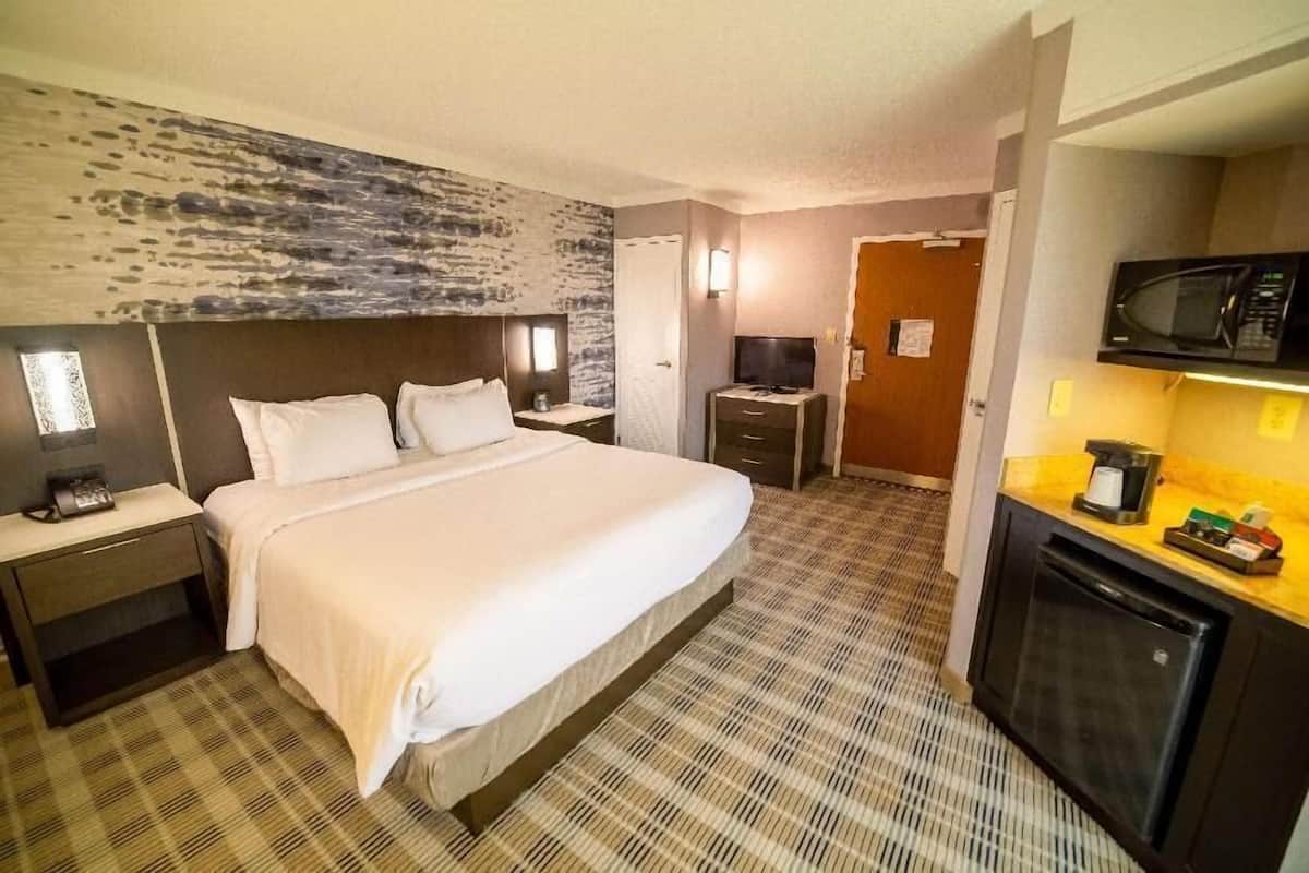 Premium bedding, pillowtop beds, in-room safe, desk