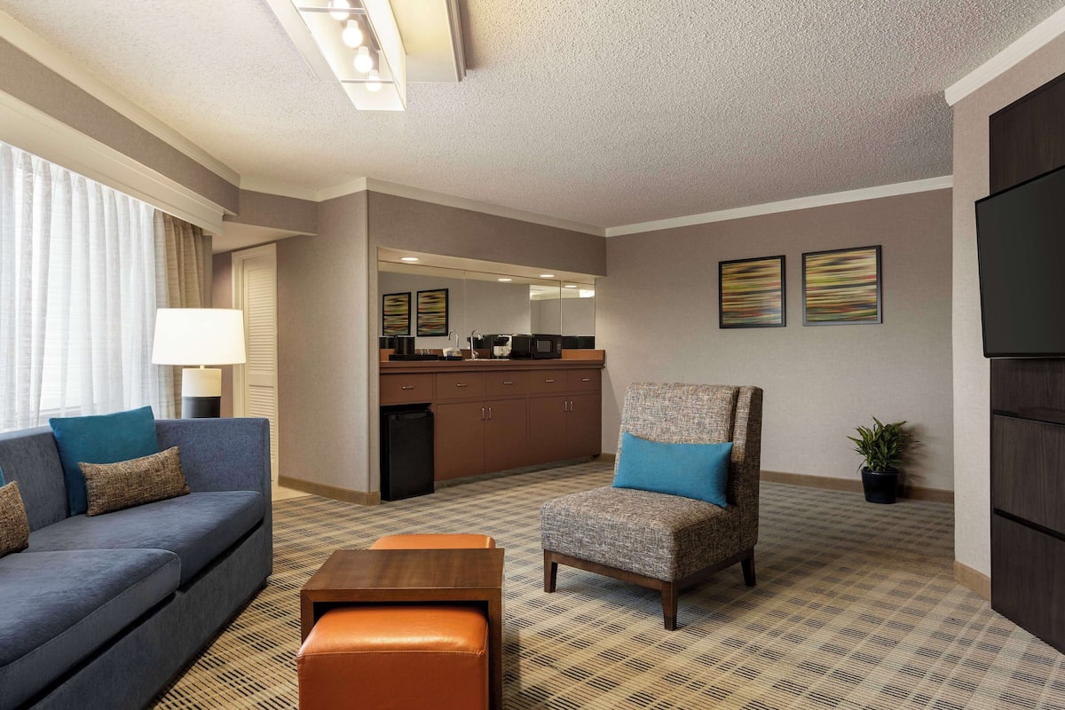 Presidential Suite, Non Smoking | Living area