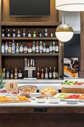 Ze serveren er ontbijt, lunch en diner 