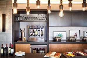 Serves lunch, dinner and happy hour