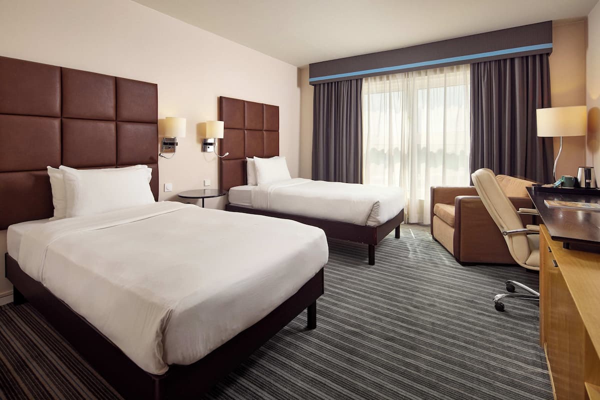 Standaard Twin kamer | Luxe beddengoed, pillowtop-bedden, een minibar, een kluis op de kamer