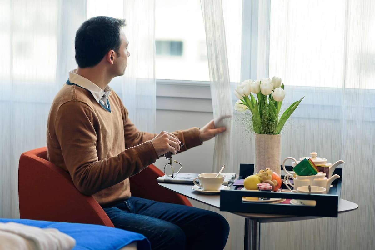 Sengetøy av topp kvalitet, safe på rommet og skrivebord