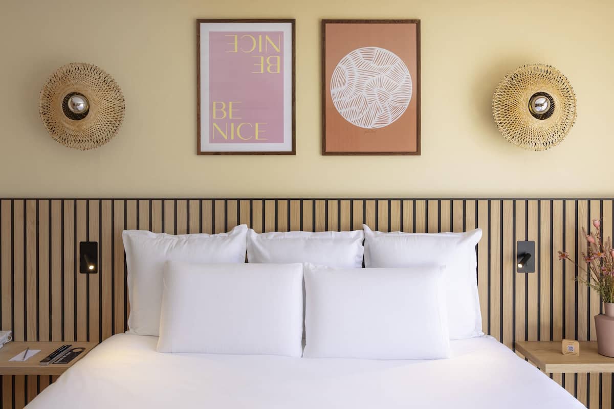 Privilege, Chambre Double, 1 lit double, terrasse | Literie de qualité supérieure, coffres-forts dans les chambres, bureau