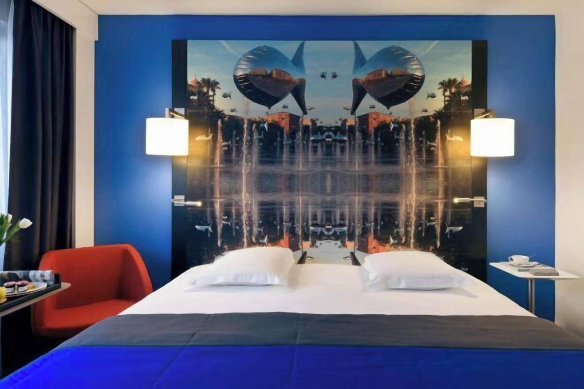 Premium bedding, in-room safe, desk, blackout curtains