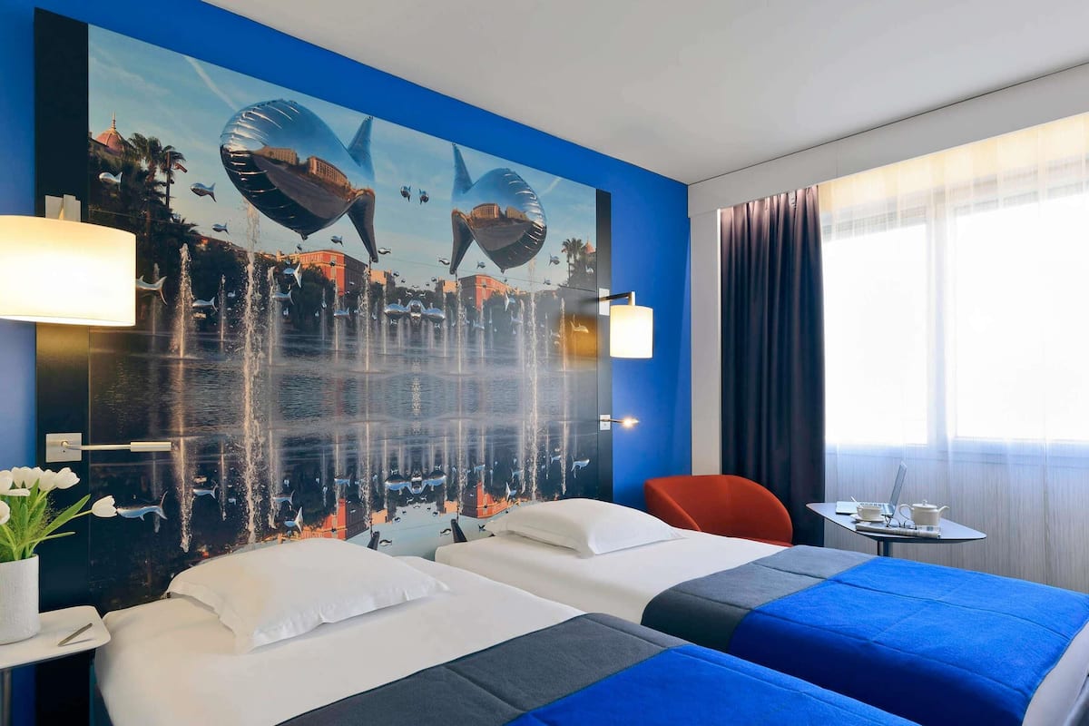 Chambre Classique avec lits jumeaux, 2 lits une place | Literie de qualité supérieure, coffres-forts dans les chambres, bureau