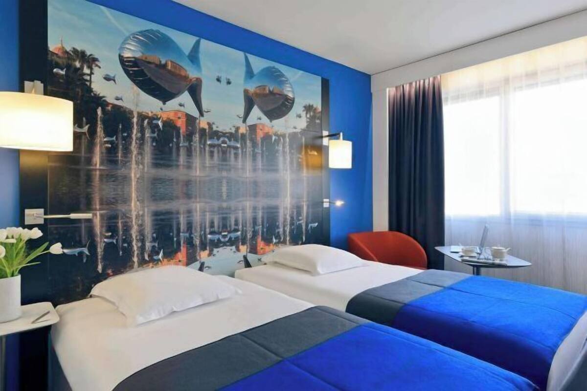 Premium bedding, in-room safe, desk, blackout curtains