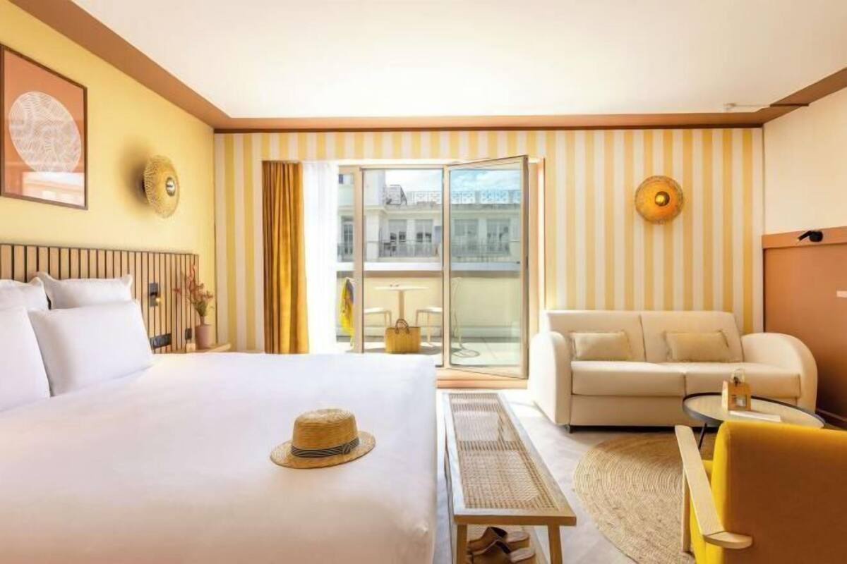 Premium bedding, in-room safe, desk, blackout curtains