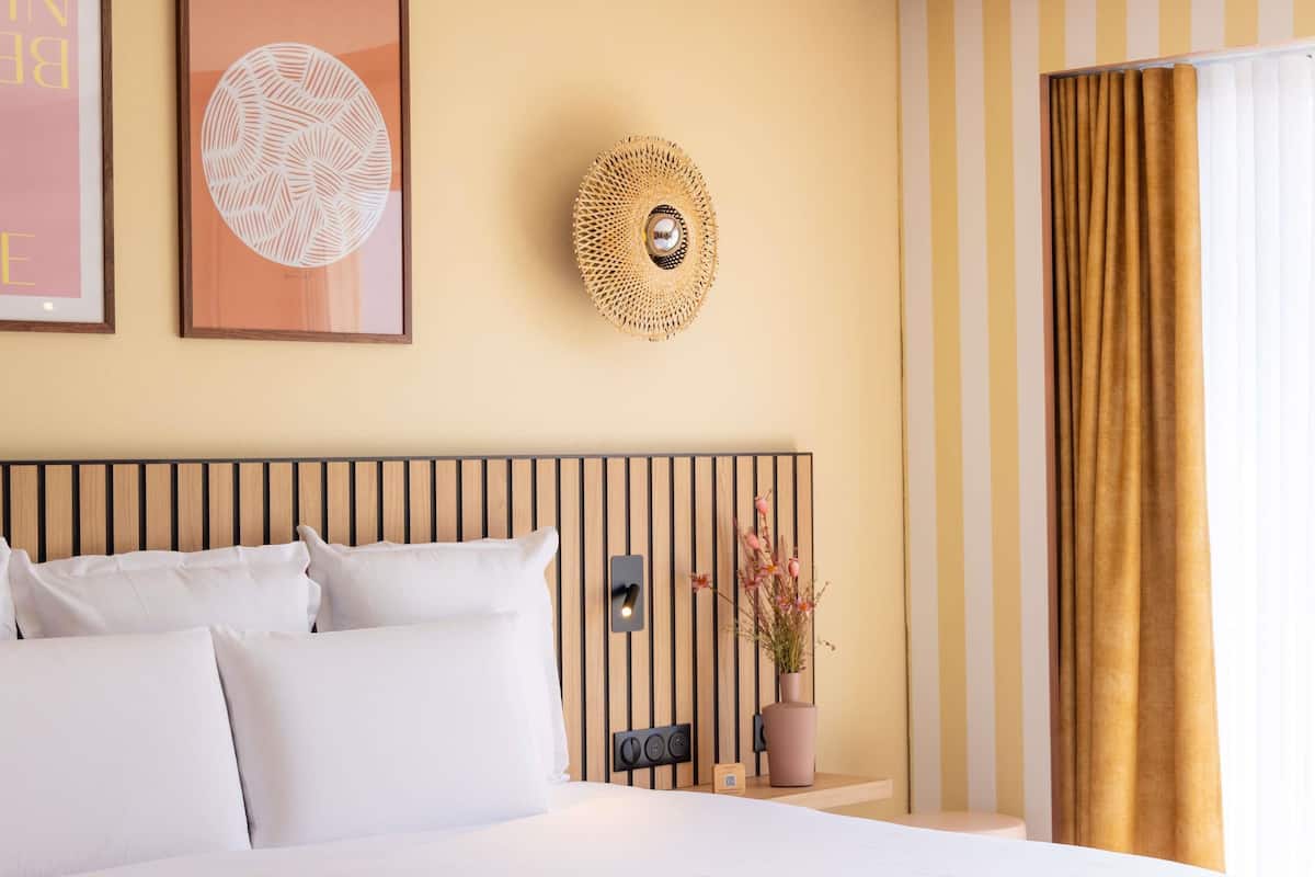 Premium bedding, in-room safe, desk, blackout curtains