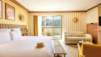 Junior suite, 1 kingsize bed met slaapbank, terras (view) | Luxe beddengoed, een kluis op de kamer, een bureau