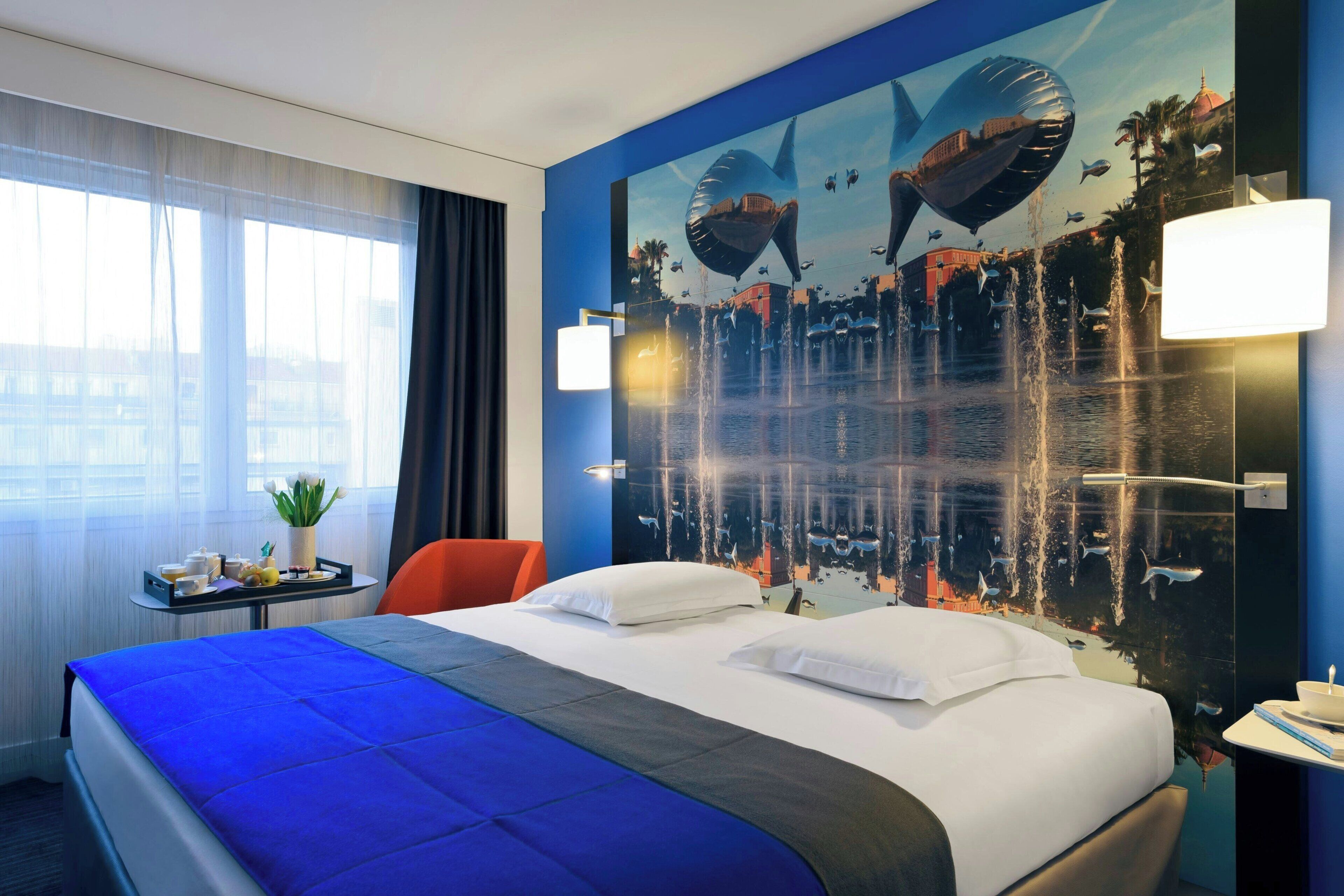 Classic-huone, 1 keskisuuri parisänky, näköala puutarhaan | Ylelliset vuodevaatteet, tallelokero huoneessa, työpöytä, pimennysverhot