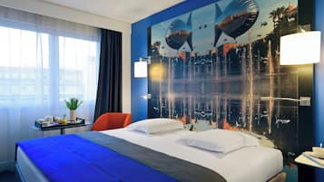 经典客房, 1 张大床, 花园景观 | 高档床上用品、客房内保险箱、办公桌、遮光窗帘