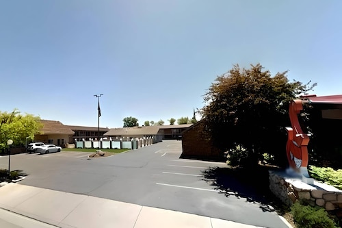 Econo Lodge Inn & Suites Vernal near Dinosaur Monument