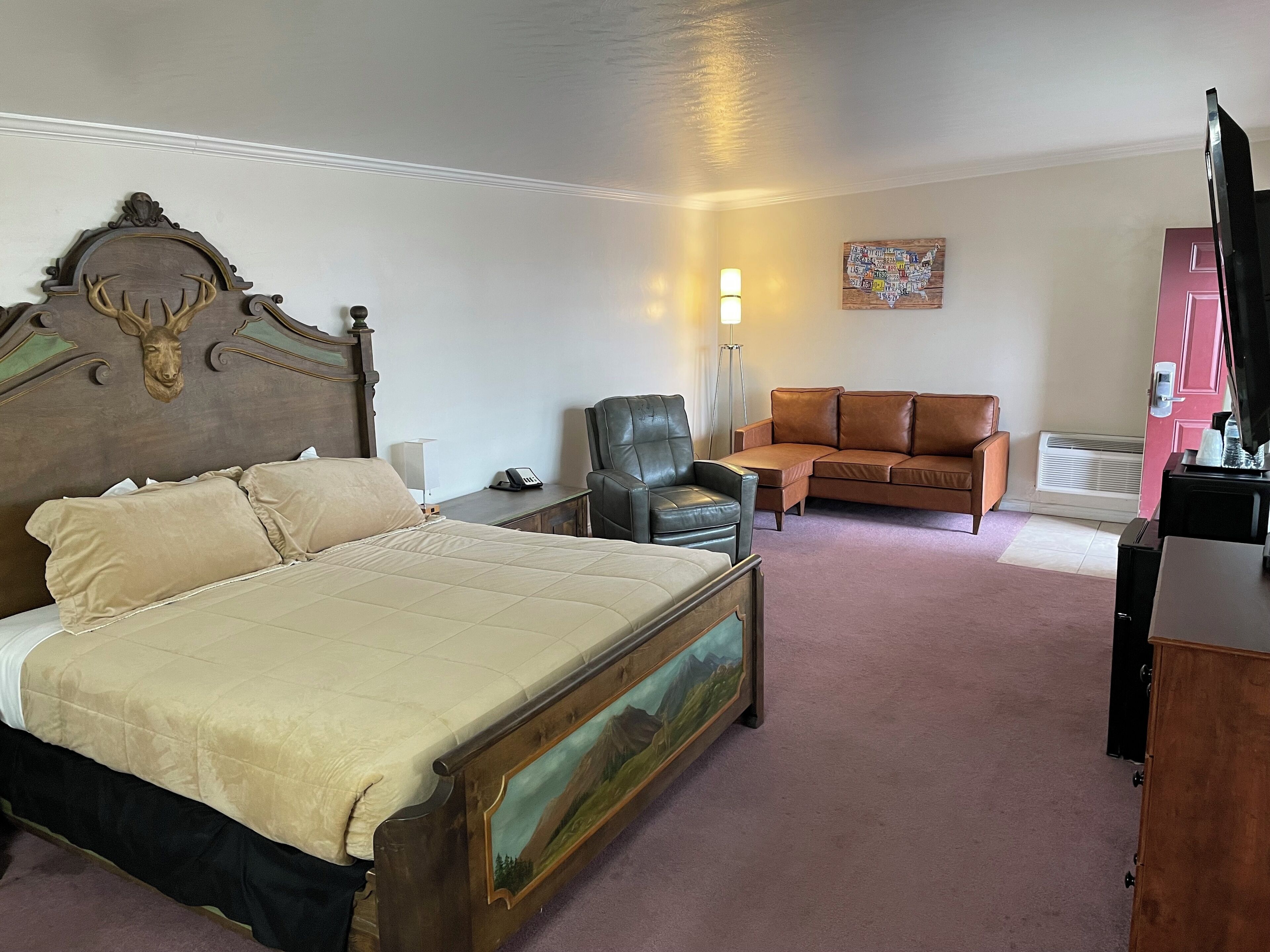 Suite, 1 King Bed, Accessible, Non Smoking | Individually furnished, desk, iron/ironing board, free WiFi