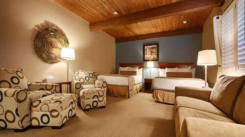 Econo Lodge Inn & Suites Vernal near Dinosaur Monument