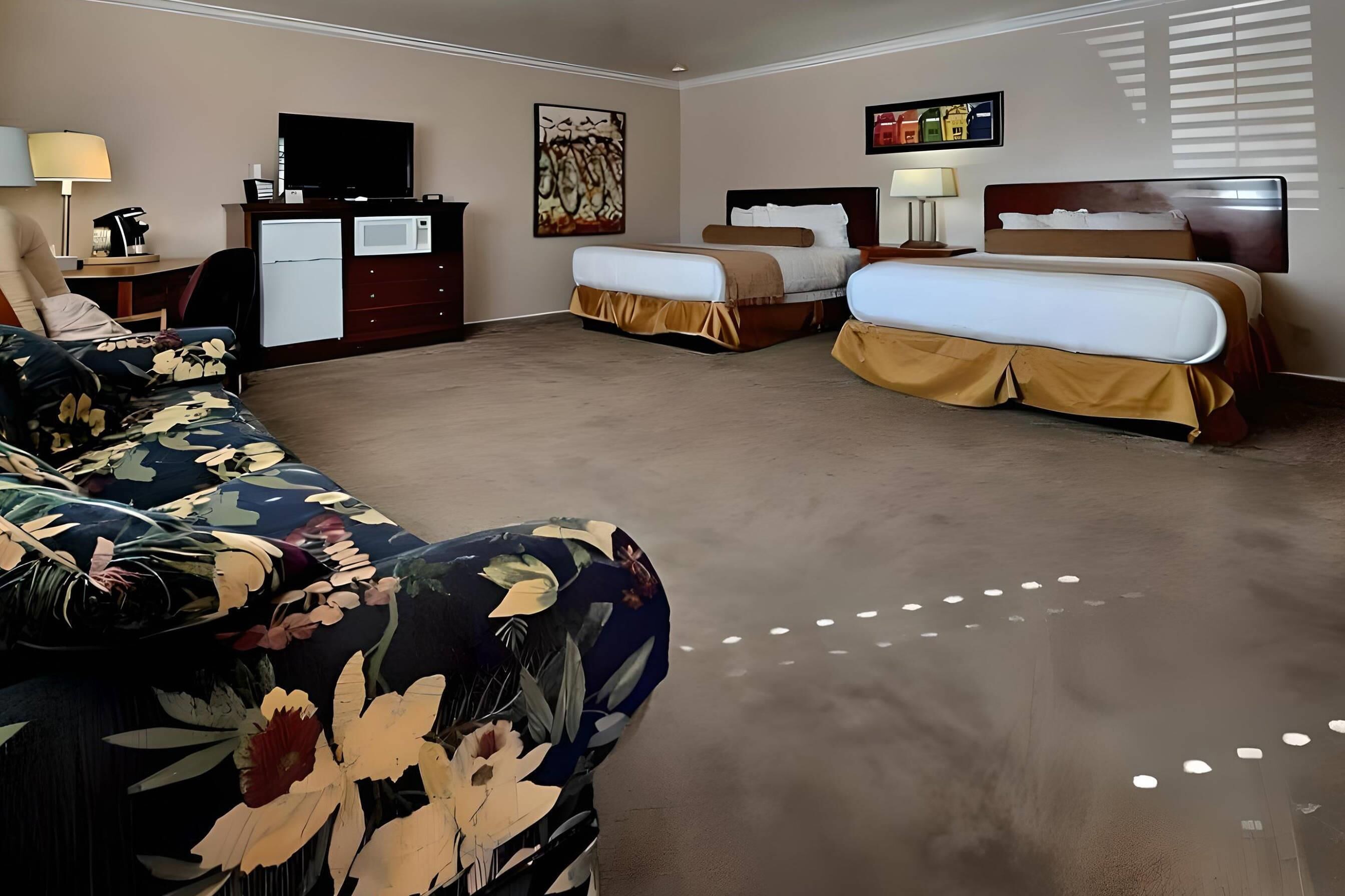 Suite, Mehrere Betten, Nichtraucher | Individuell eingerichtet, Schreibtisch, Bügeleisen/Bügelbrett