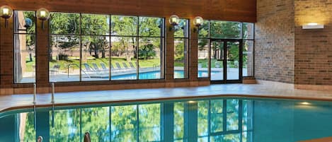 Piscine couverte, piscine extérieure (ouverte en saison)