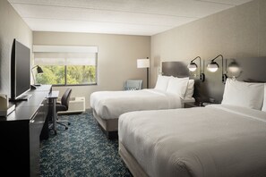 Premium bedding, in-room safe, desk, iron/ironing board - Four Points by Sheraton Milwaukee North Shore (Milwaukee)