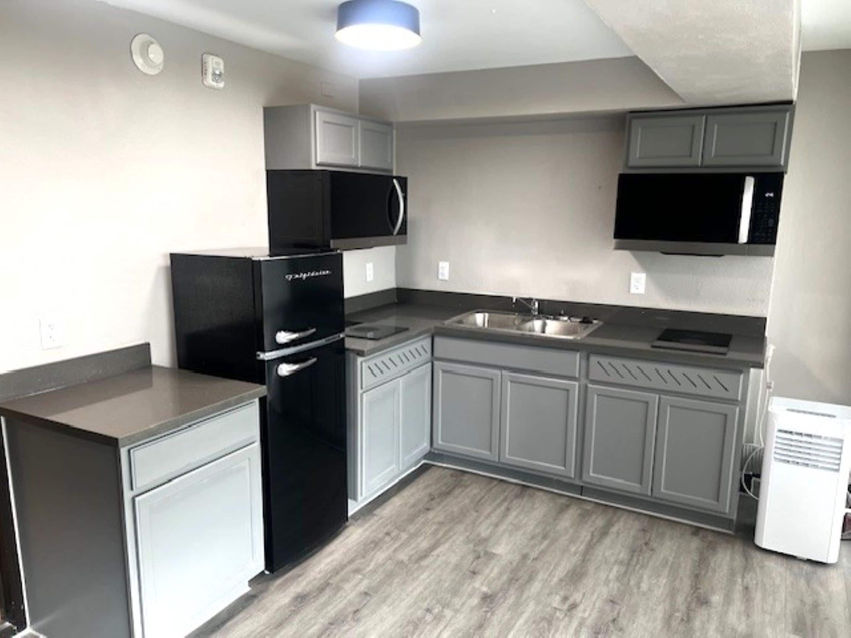 Airport Inn And Suites — photo 11
