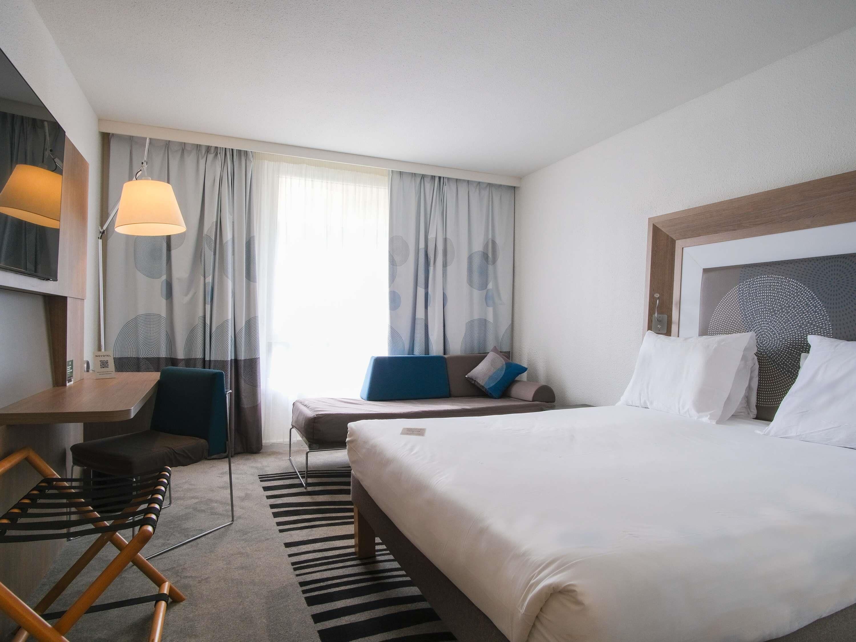 经典客房, 1 张双人床和 1 张沙发床 | 高档床上用品、迷你吧、客房内保险箱、办公桌