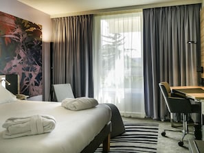 Chambre Exécutive, 1 lit double | Literie de qualité supérieure, minibar, coffres-forts dans les chambres