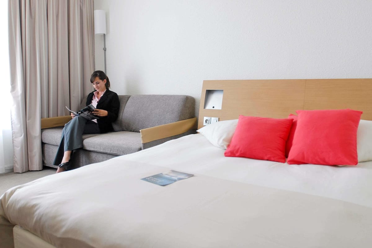 Premium bedding, minibar, in-room safe, desk
