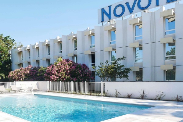 Seasonal outdoor pool, open 9:00 AM to 9:00 PM, sun loungers
