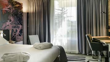 Phòng Executive, 1 giường đôi | Bộ đồ giường cao cấp, minibar, két bảo mật tại phòng, bàn