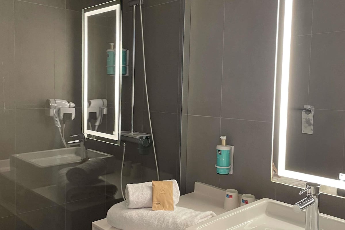 Ropa de cama de alta calidad y minibar