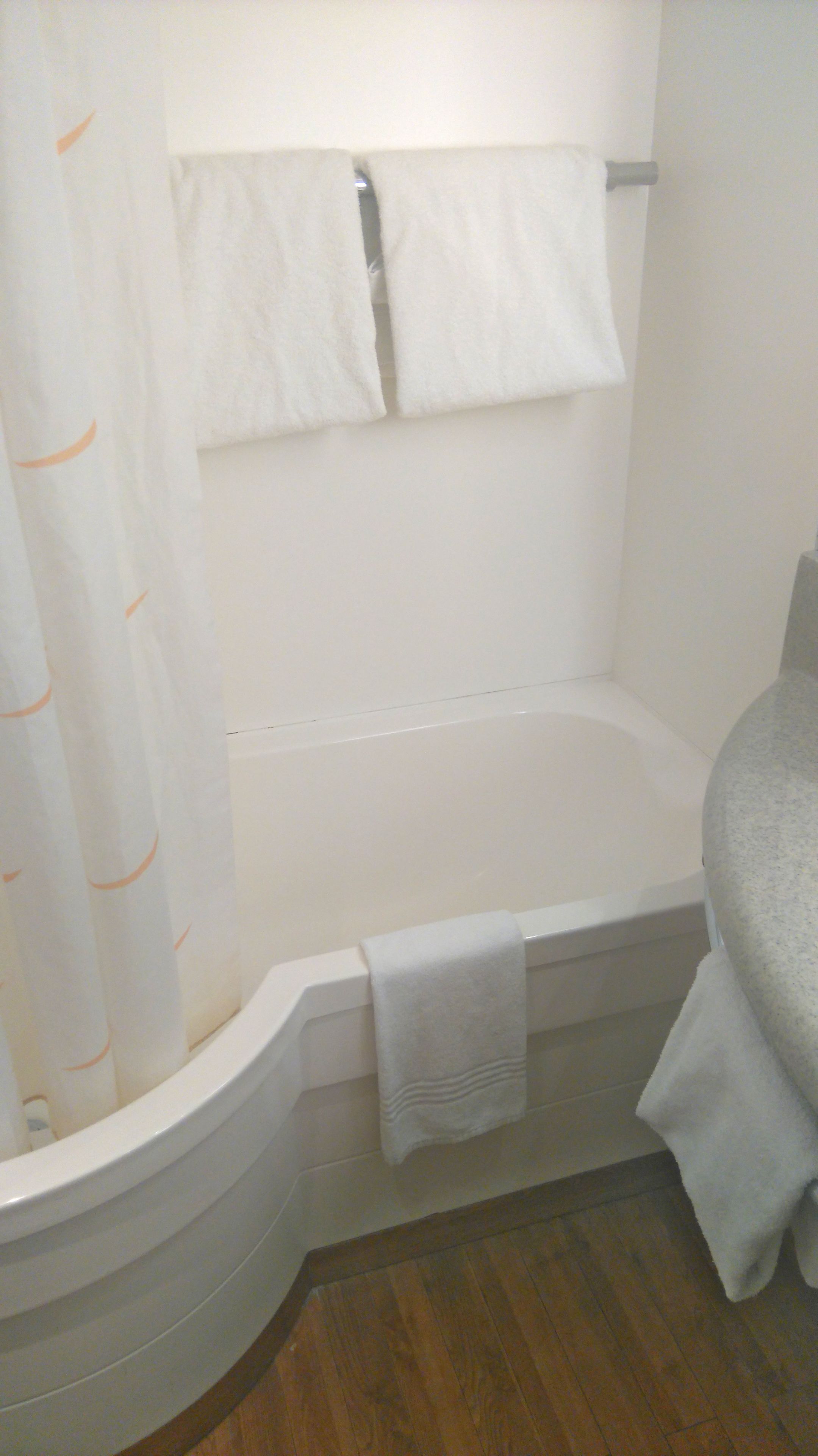 classic room, 1 double bed with sofa bed | deep-soaking bathtub