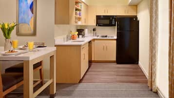 1 bedroom, individually decorated, individually furnished, desk