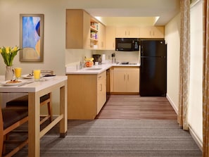 1 bedroom, individually decorated, individually furnished, desk