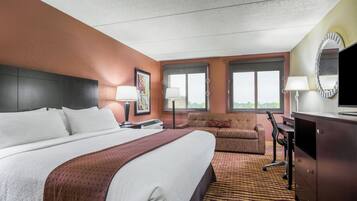 Standard Room, 1 King Bed, Accessible (Communication, Accessible Tub) | Down comforters, in-room safe, desk, iron/ironing board