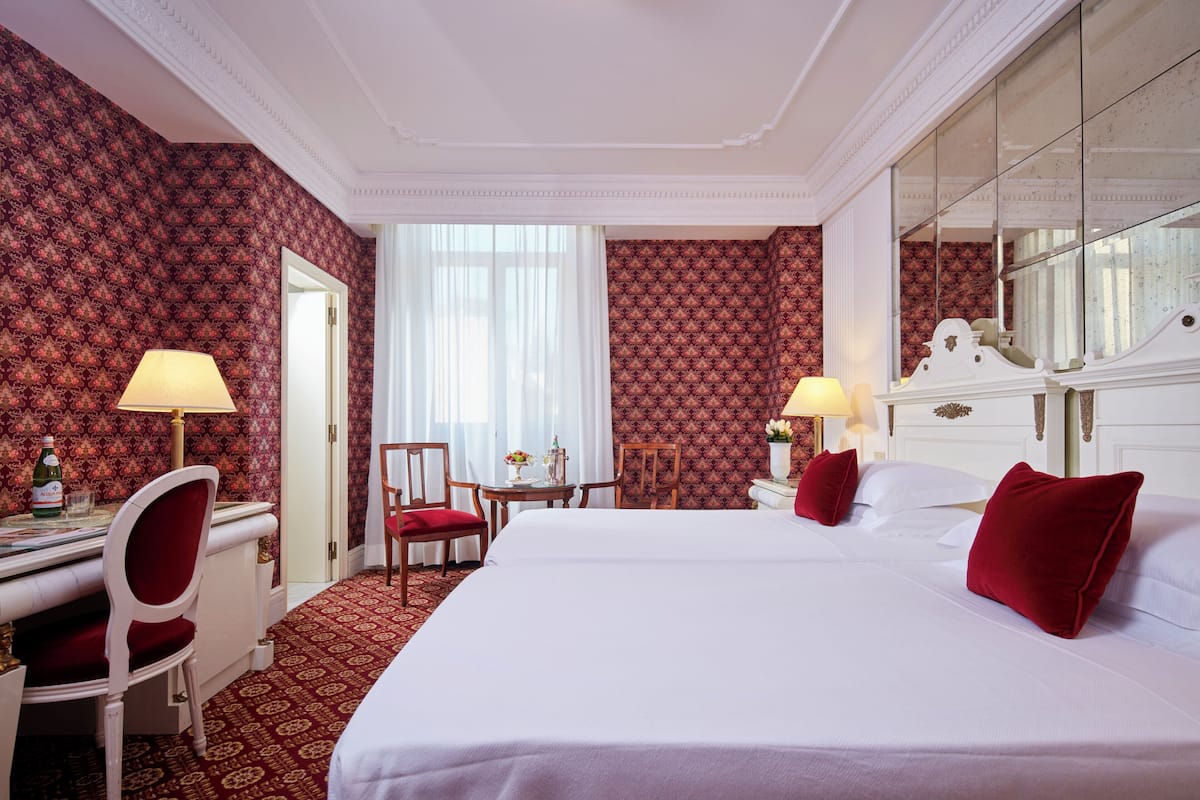 Premium bedding, down comforters, minibar, in-room safe