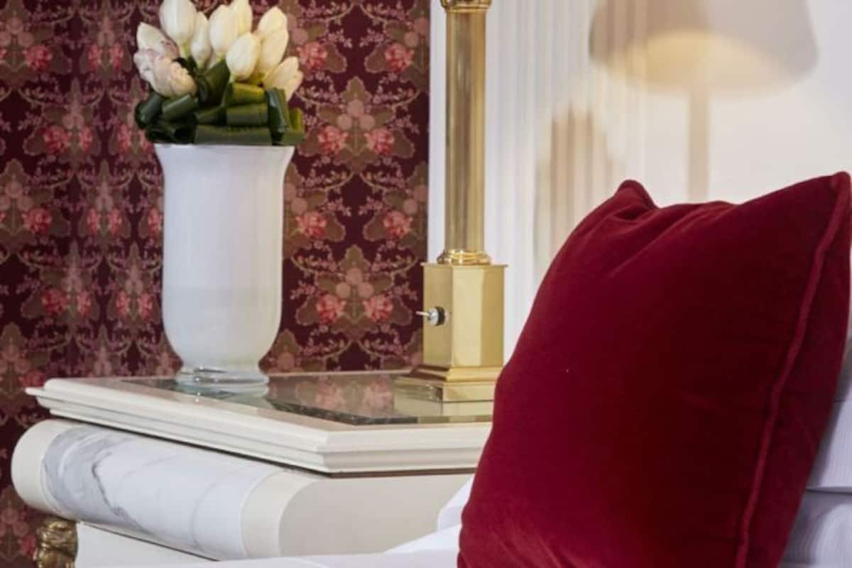 Premium bedding, down duvets, minibar, in-room safe