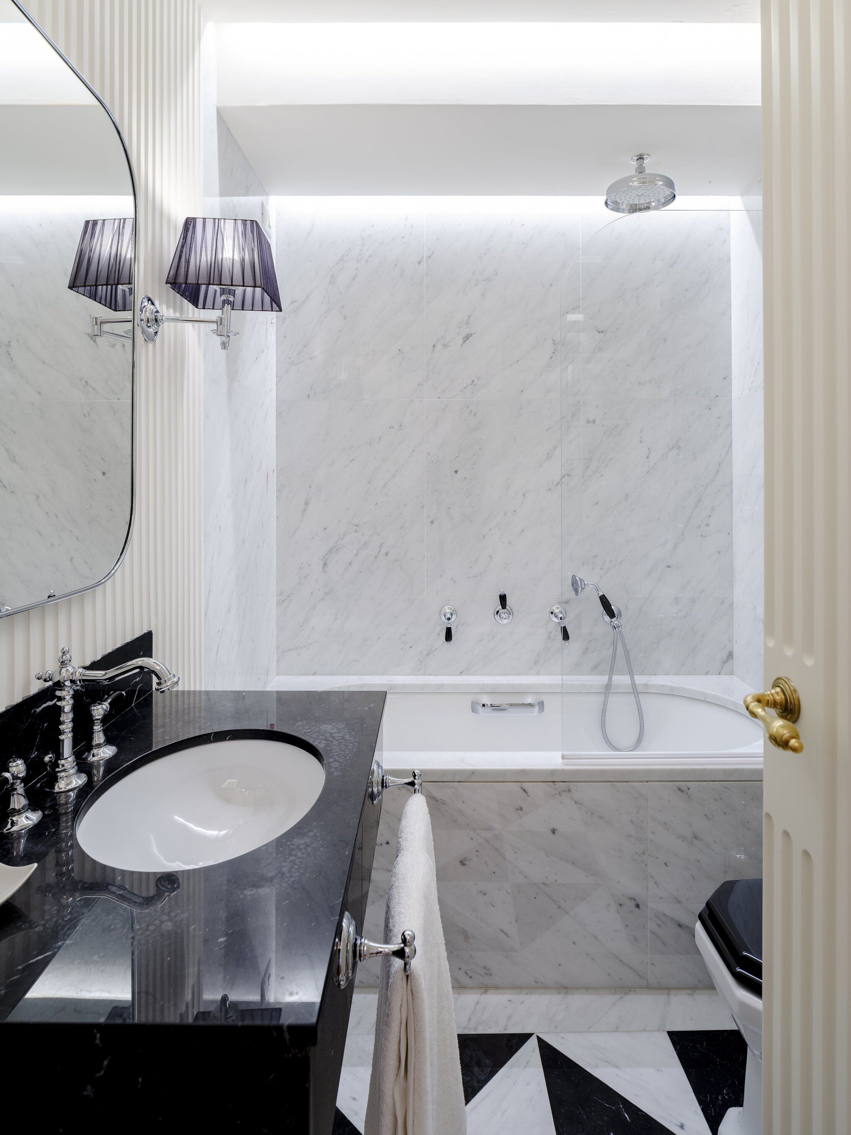 suite (penthouse) | bathroom | free toiletries, hair dryer, bathrobes, slippers