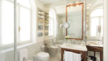 Deluxe Room, 1 Queen Bed | Bathroom | Free toiletries, hair dryer, bathrobes, slippers